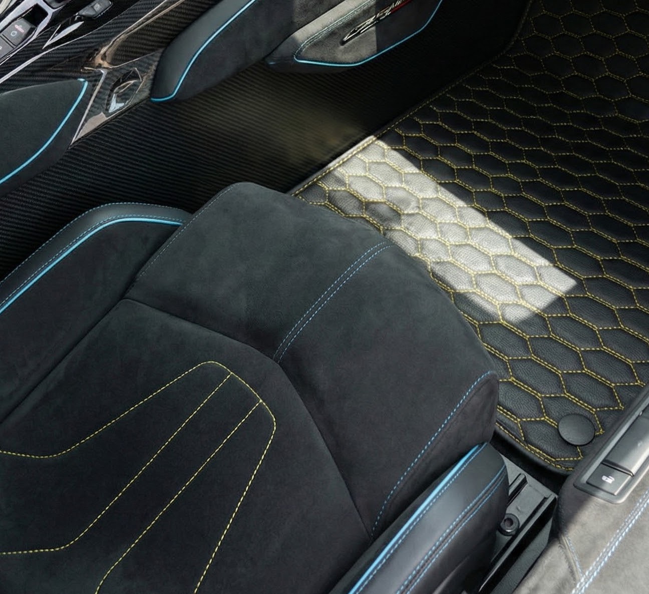 Customizable Leather Floor Mats with ER56 Pattern for Lamborghini Centenario (2016-2017) - AutoWin