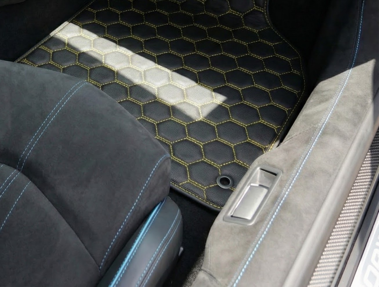 Customizable Black Floor Mats for Lamborghini Centenario (2016-2017) with Alcantara Leather - AutoWin.EU