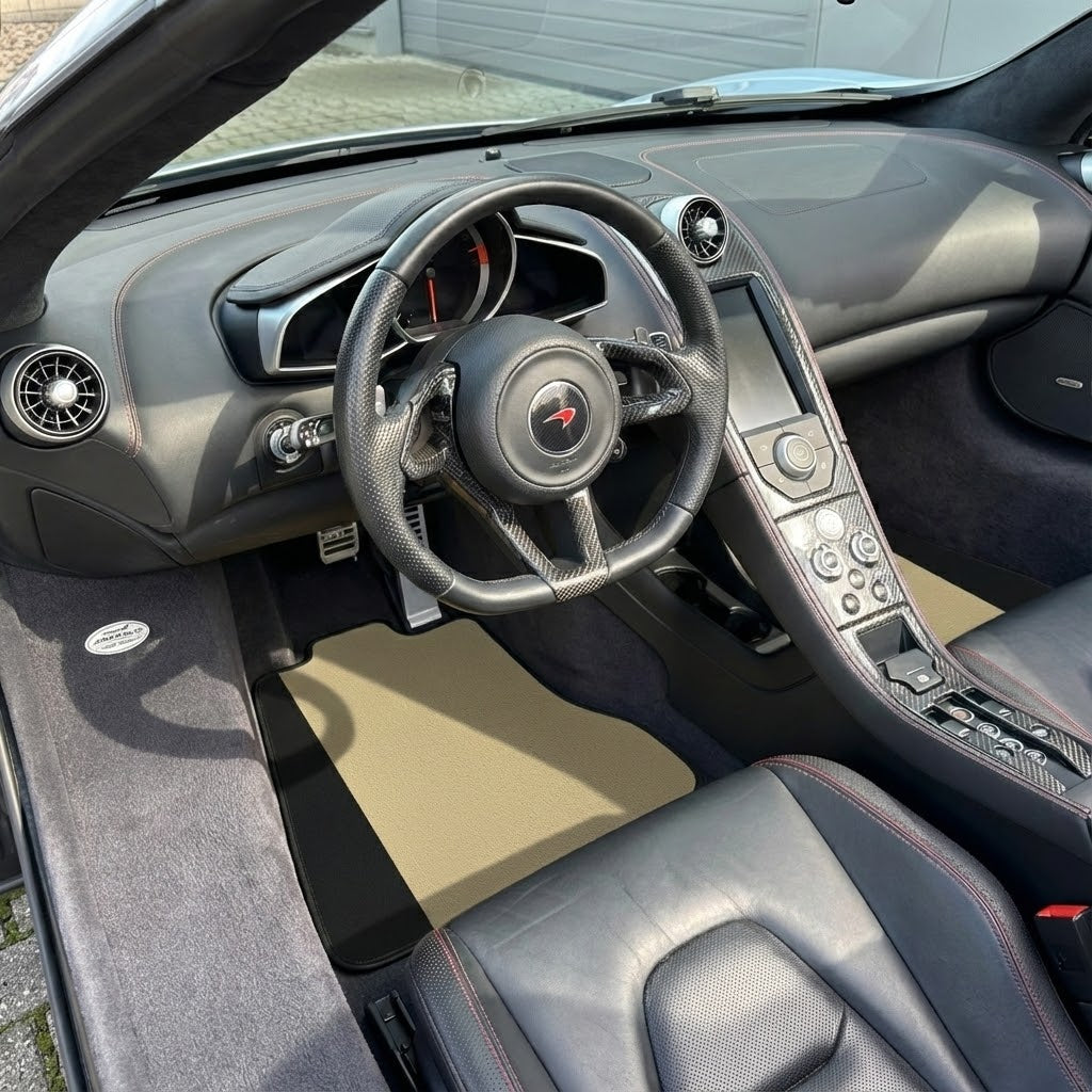 حصائر سيارات لمكلارين MP4-12C (2011–2014) مخصصة باللون الأسود مع حواف صفراء - AutoWin