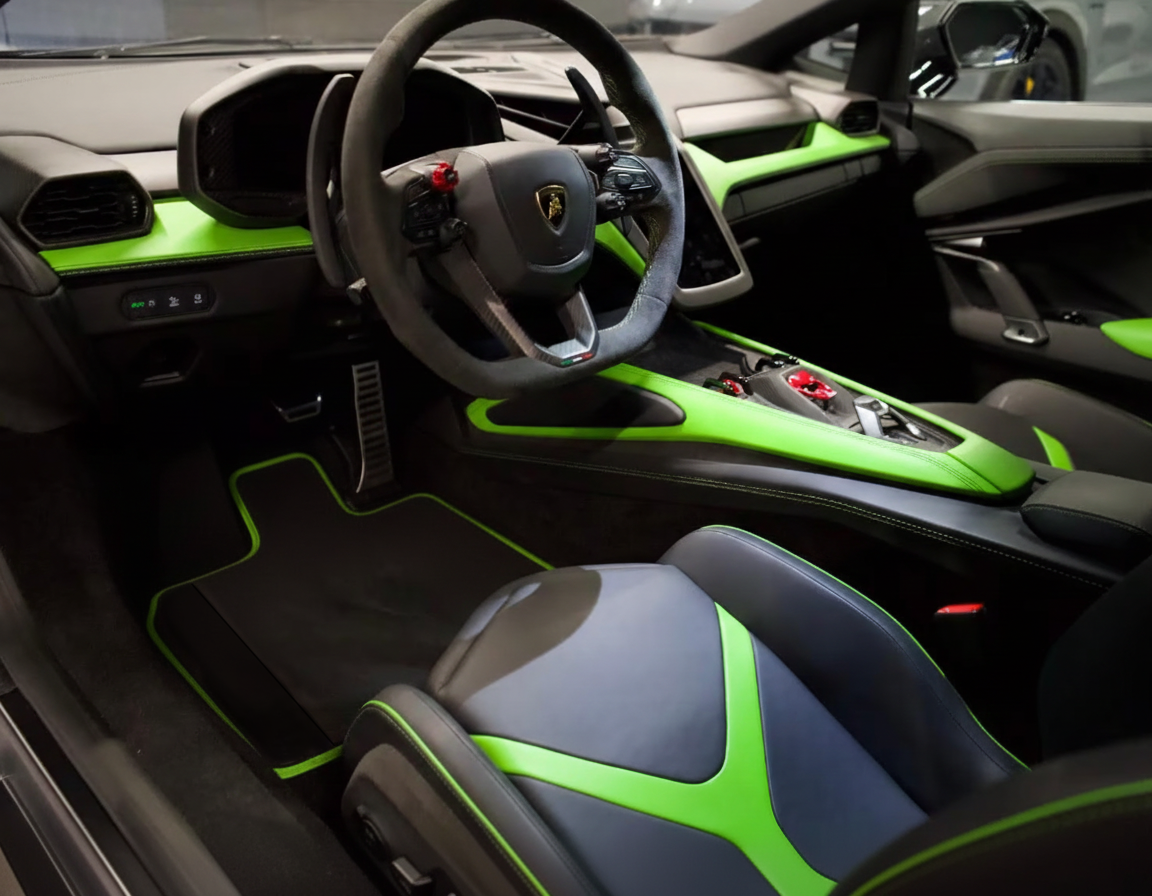 Tapis de voiture noir en cuir pour Lamborghini Revuelto (2024-2025) | Bord blanc - AutoWin