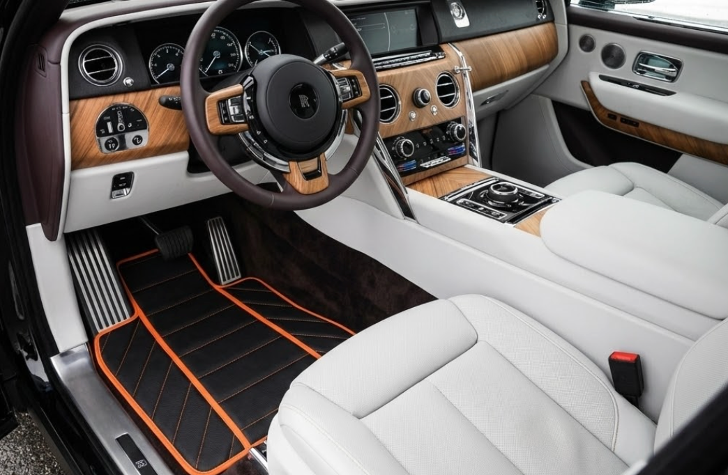 Tappetini auto neri personalizzati per Rolls Royce Cullinan in pelle gialla - AutoWin