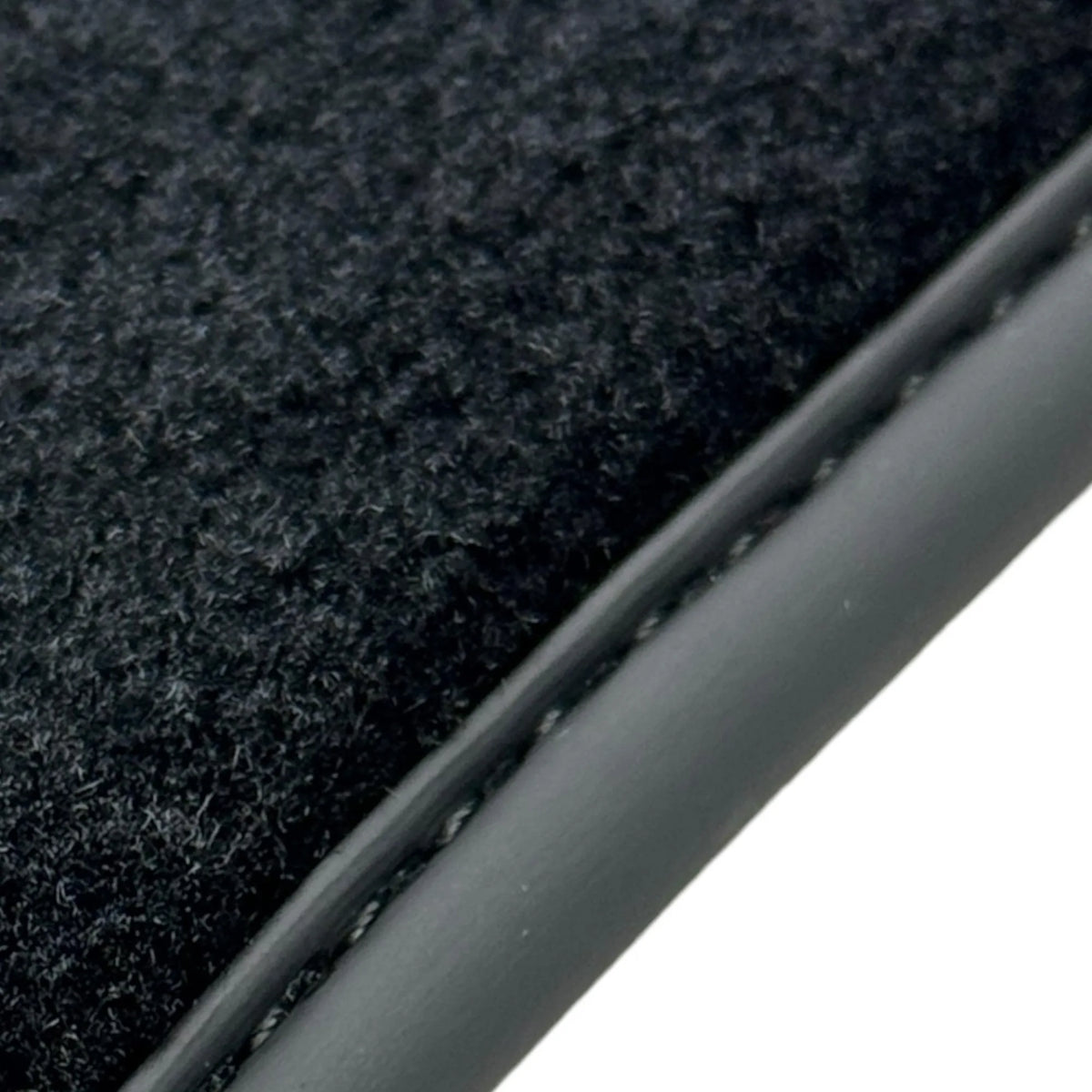 Tapis de sol noirs pour Ferrari 296 GTB (2022-2027) avec fibre de carbone