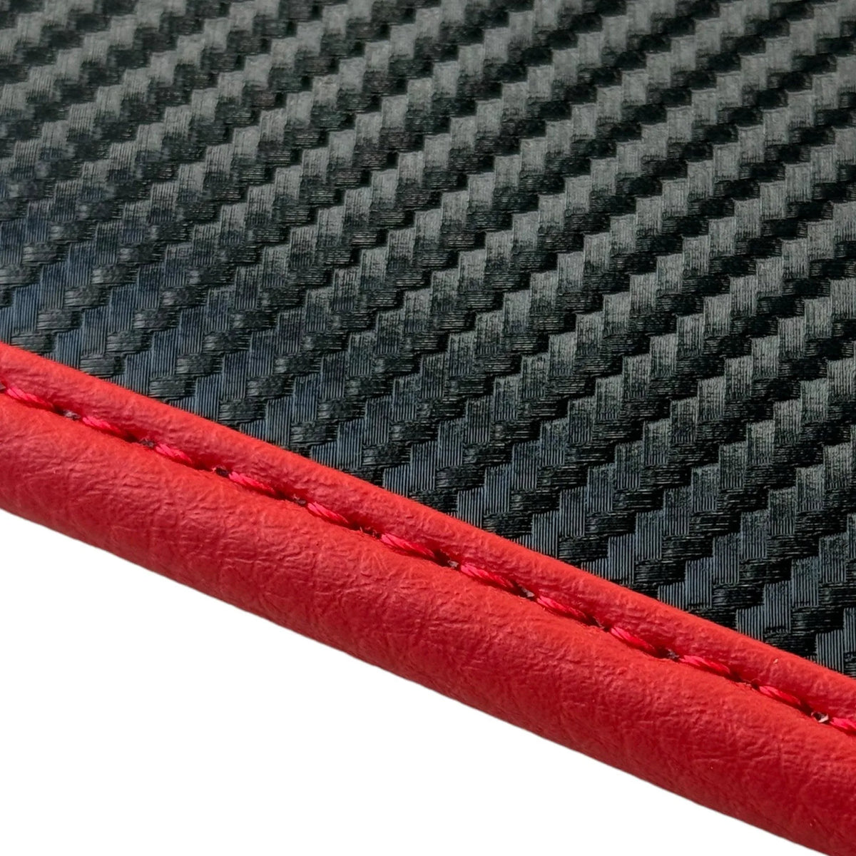 Tapis de sol noirs pour Ferrari 296 GTB (2022-2027) avec fibre de carbone | Bord rouge