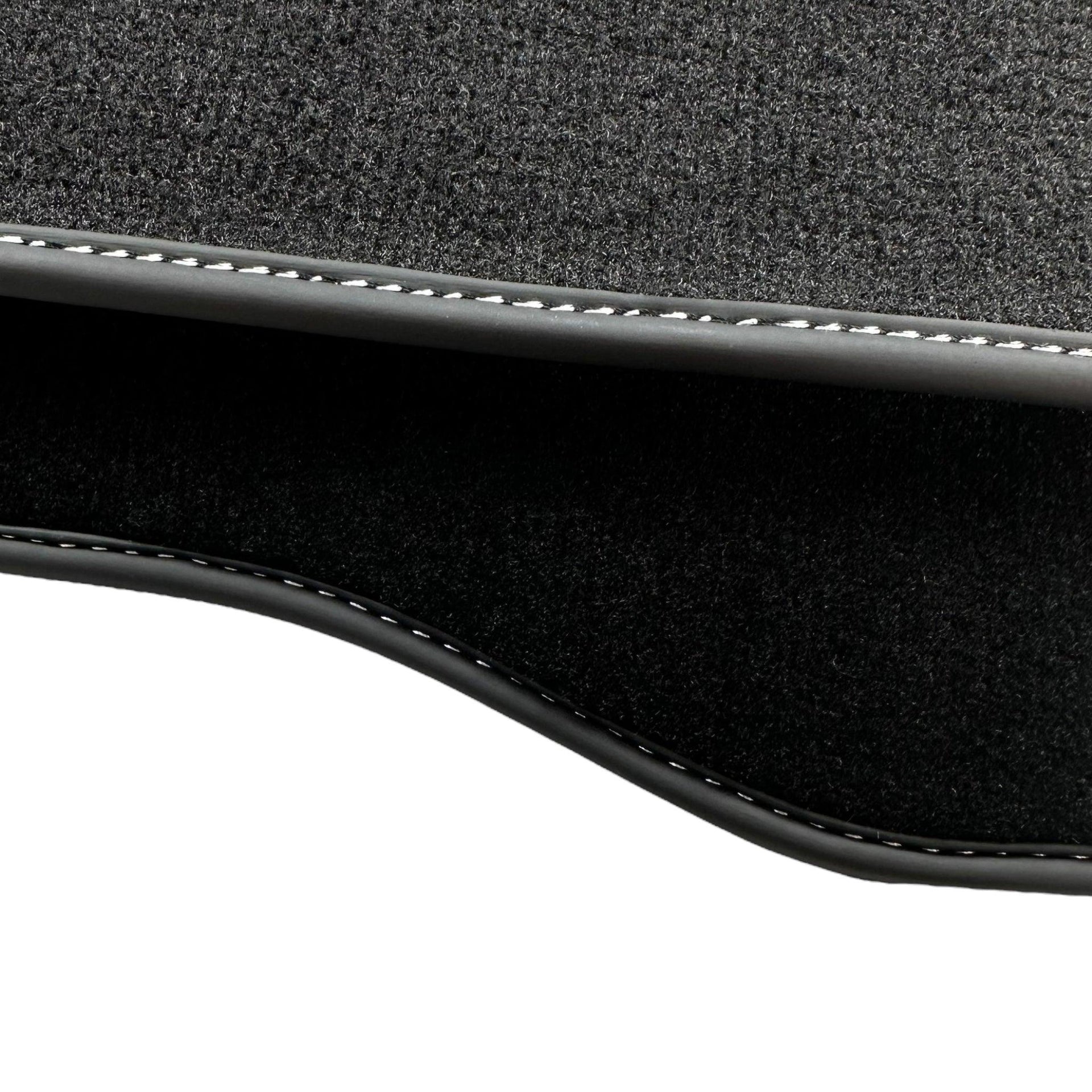 Black Floor Mats For Mitsubishi Pajero 1999-2005 - AutoWin