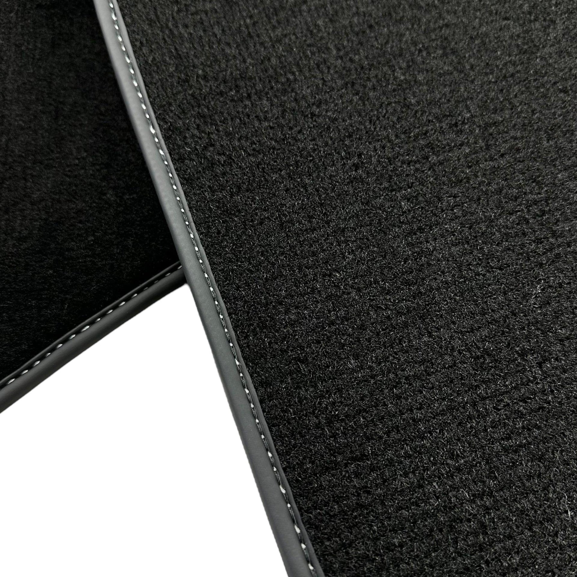 Black Floor Mats For Mitsubishi Pajero Sport (1996-2006) - AutoWin