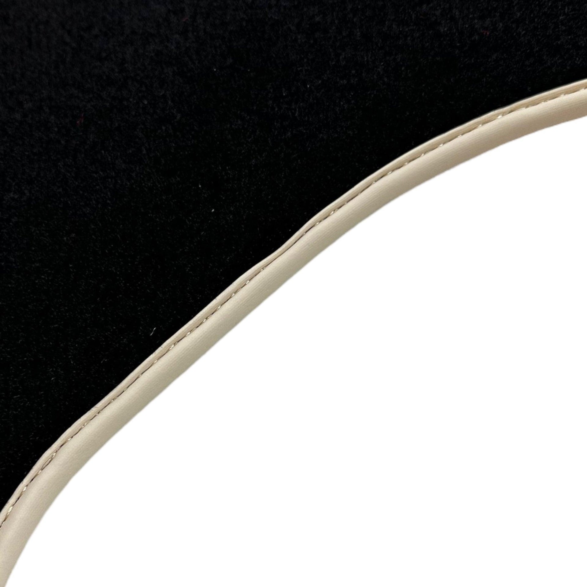 Black Floor Mats For Mitsubishi Pajero Sport (1996-2006) - AutoWin