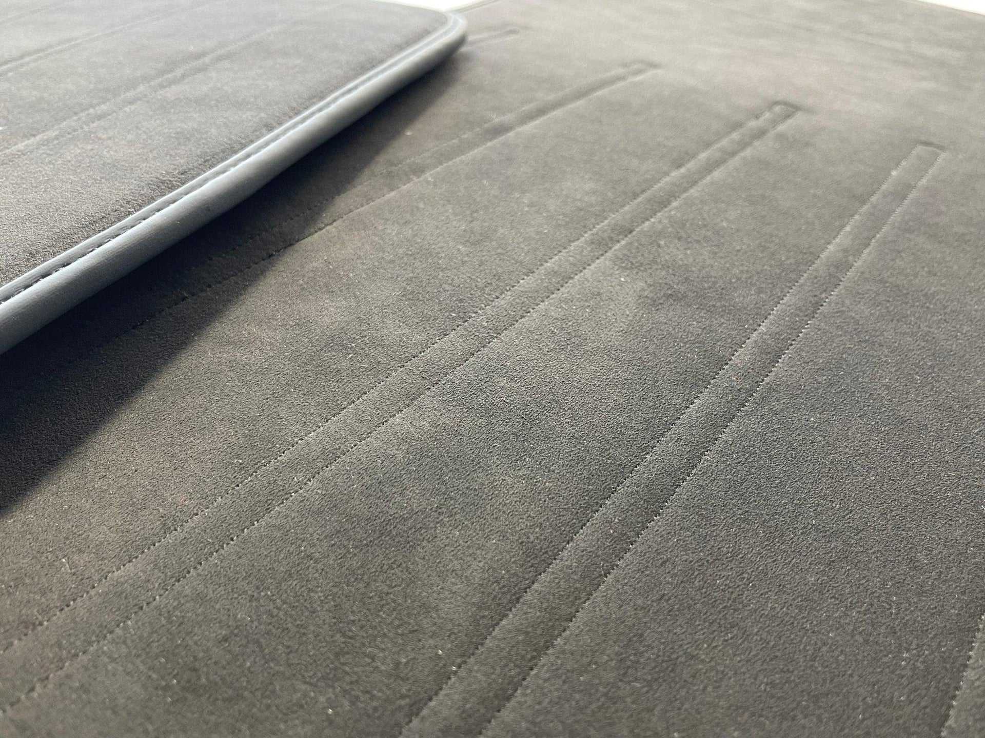 Alcantara Floor Mats For Rolls Royce Black Badge Phantom VIII (2017-2024) - AutoWin