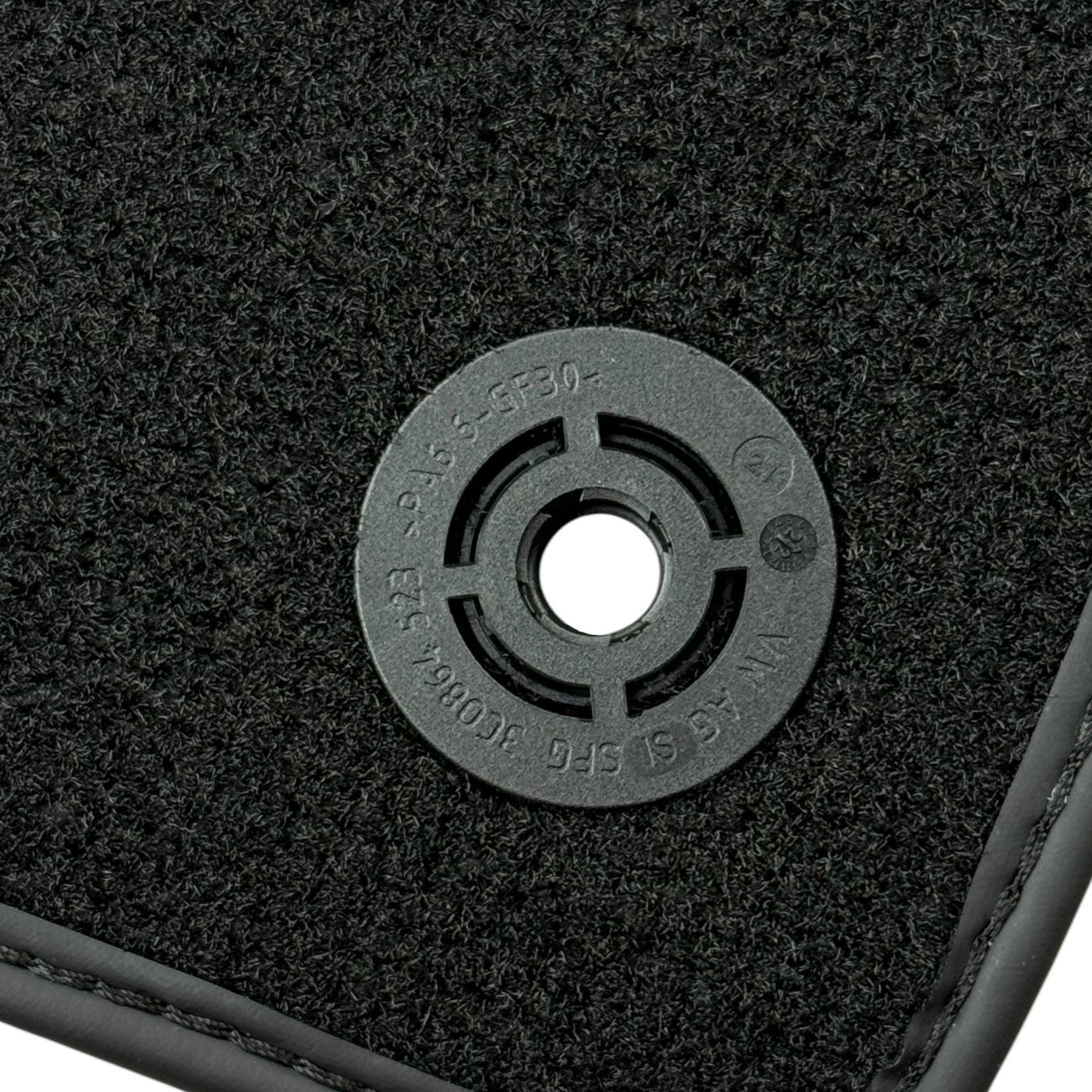 Black Floor Mats for Audi Q5 8R Hybrid (2008-2017) - AutoWin