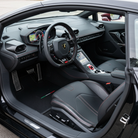 Carbonfaser-Fußmatten für Lamborghini Huracan STO mit italienischer Flagge