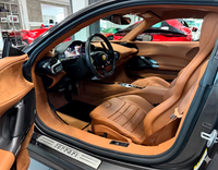 Tapis de voiture noir pour Ferrari SF90 Stradale (2019-2024) avec cuir doré