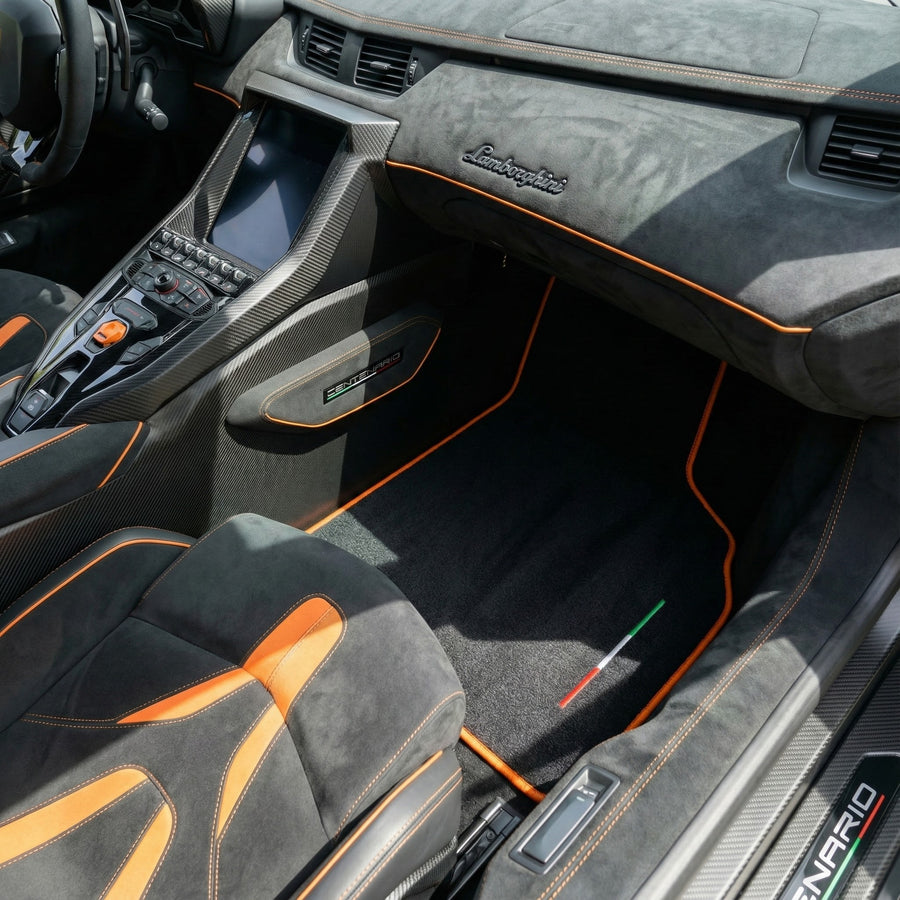 Tapis de voiture personnalisables en moquette avec bord orange pour Lamborghini Centenario (2016-2017)