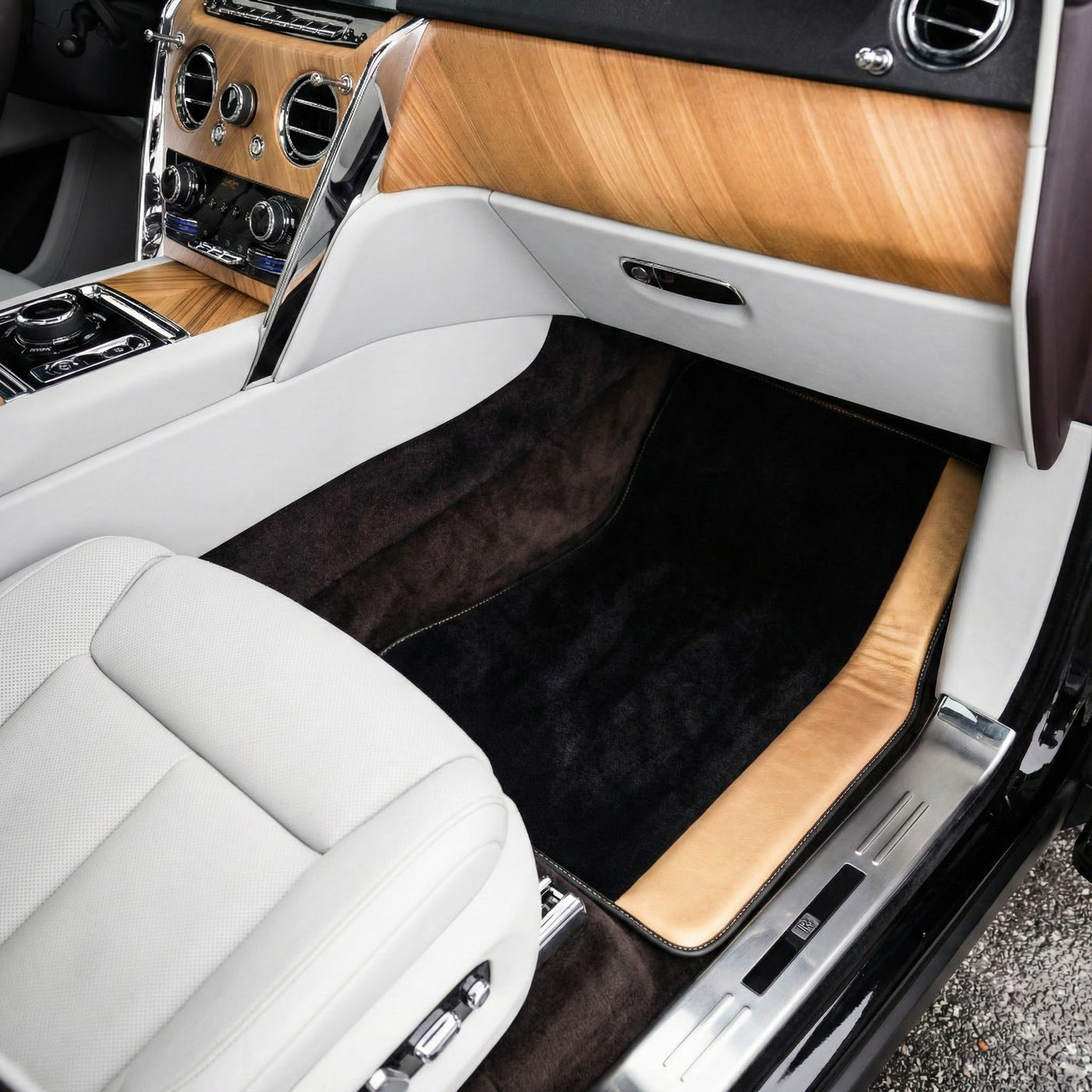 Tapis de voiture noirs pour Rolls Royce Cullinan (2018-2025) avec cuir doré