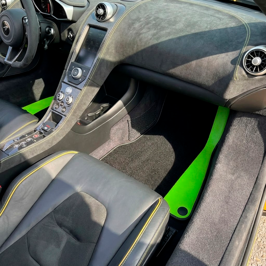 حصير سيارات أسود قابل للتخصيص لمكلارين 650S (2015-2018) مع جلد أخضر