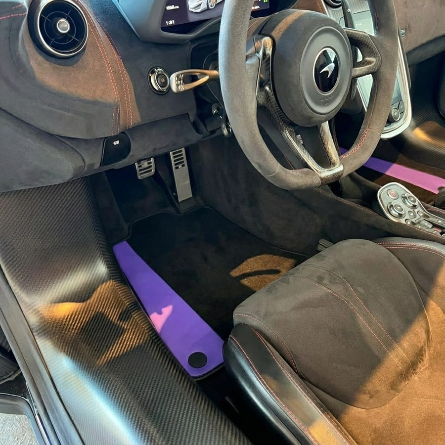 Lila Leder-Schwarze Fußmatten für McLaren 720S | Schwarzer Besatz