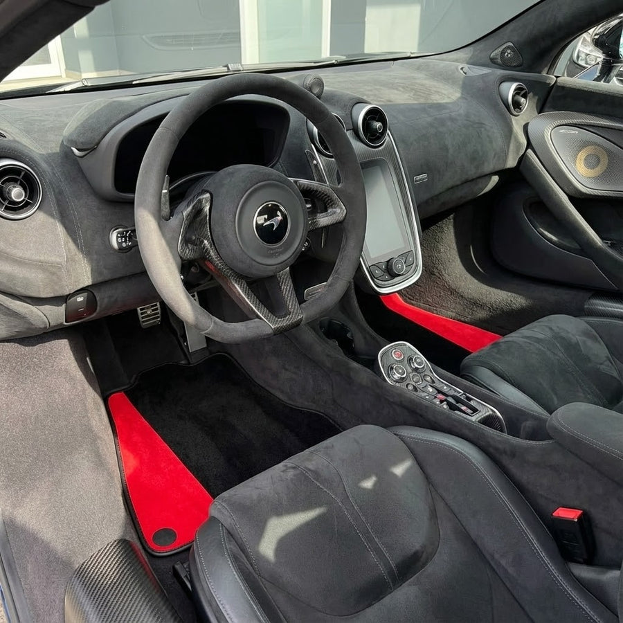 Tappetini per auto neri per McLaren 600 LT (2018-2020) con pelle Alcantara rossa