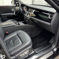 Tapis de voiture personnalisés noirs pour Rolls Royce Ghost Series II (2021-2024) avec cuir en fibre de carbone
