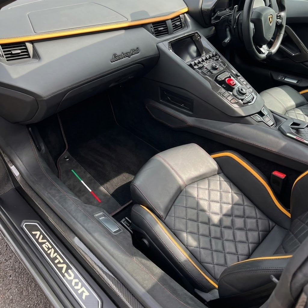 Tapis de voiture noirs personnalisables pour Lamborghini Aventador SVJ en cuir Alcantara