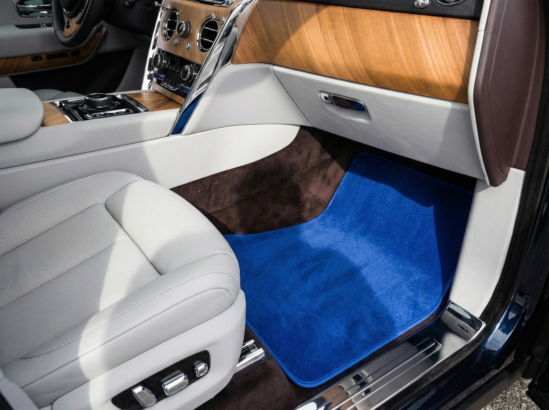 Tappetini auto neri personalizzati per Rolls Royce Cullinan in pelle gialla - AutoWin
