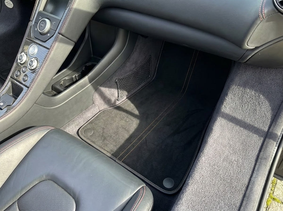 Tapis de voiture pour McLaren MP4-12C (2011–2014) Tapis en Alcantara noir sur mesure avec couture orange