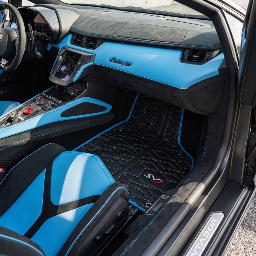 Leder-Fußmatten für Lamborghini Aventador SVJ Limited Edition mit blauem Rand