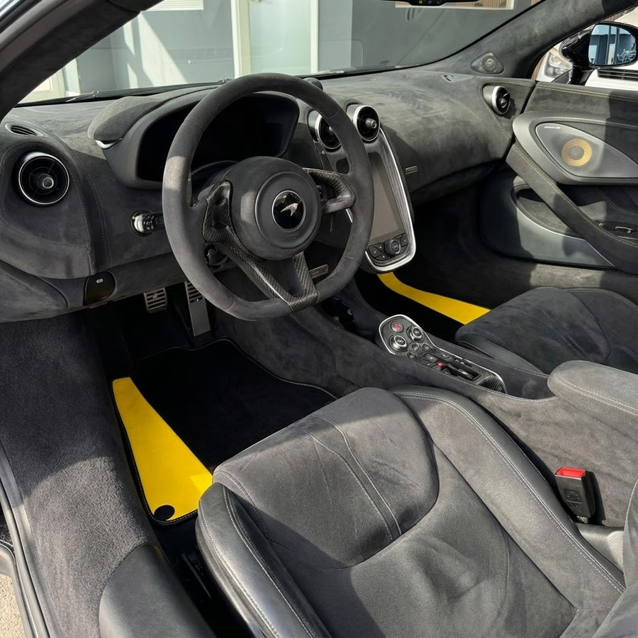 سجاد السيارات الأسود لموديل McLaren 600 LT (2018-2020) مع جلد أصفر