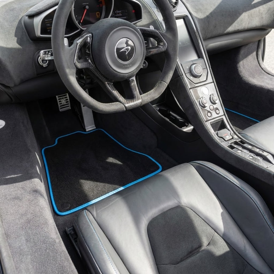 سجاد السيارات السوداء لمكلارين 650S (2015-2018) مع حافة زرقاء