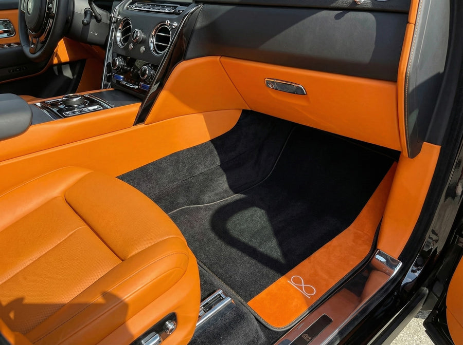 Tapis de voiture noirs pour Rolls Royce Black Badge Cullinan avec cuir Alcantara orange