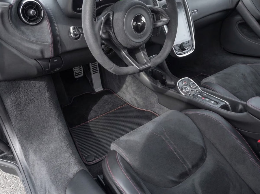 سجاد السيارات القابل للتخصيص لموديل McLaren 600LT (2018-2020) قماش أسود مفصل مع كربون