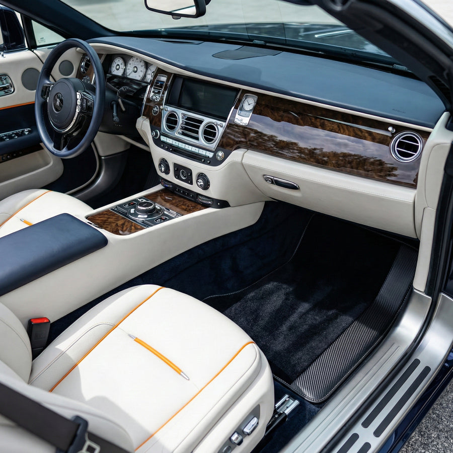 Maßgeschneiderte schwarze Fußmatten für Rolls Royce Dawn (2016-2023) mit Carbonfaser-Leder