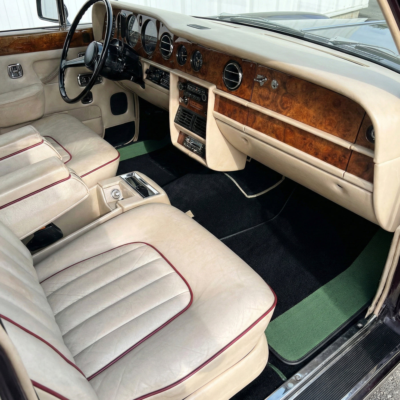 Tapis de voiture noirs pour Rolls Royce Shadow (1965-1977) avec bordures en cuir vert