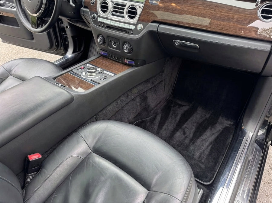 سجاد سيارات لسيارة Rolls Royce Ghost Series I (2010–2020) باللون الأسود
