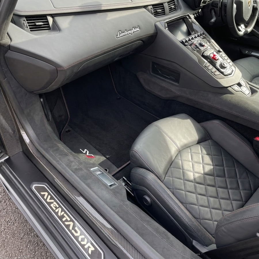 Alfombrillas de coche negras para Lamborghini Aventador SVJ con cuero Alcantara