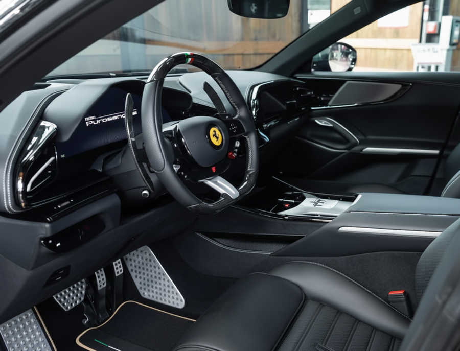 Schwarze Fußmatten für Ferrari Purosangue mit Leder und beigem Rand | Italienische Ausgabe