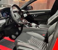 Alfombrillas de cuero negro personalizables para Lamborghini Urus S con cuero nappa rojo