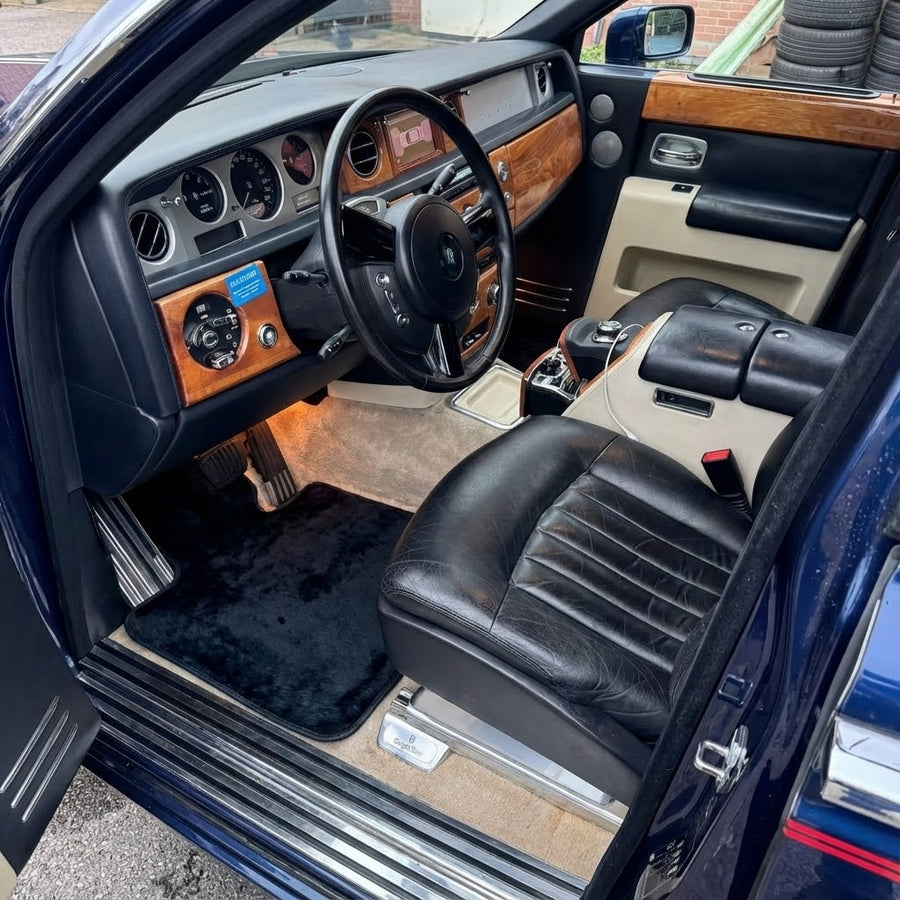 Tapis de voiture en peau de mouton bleu foncé pour