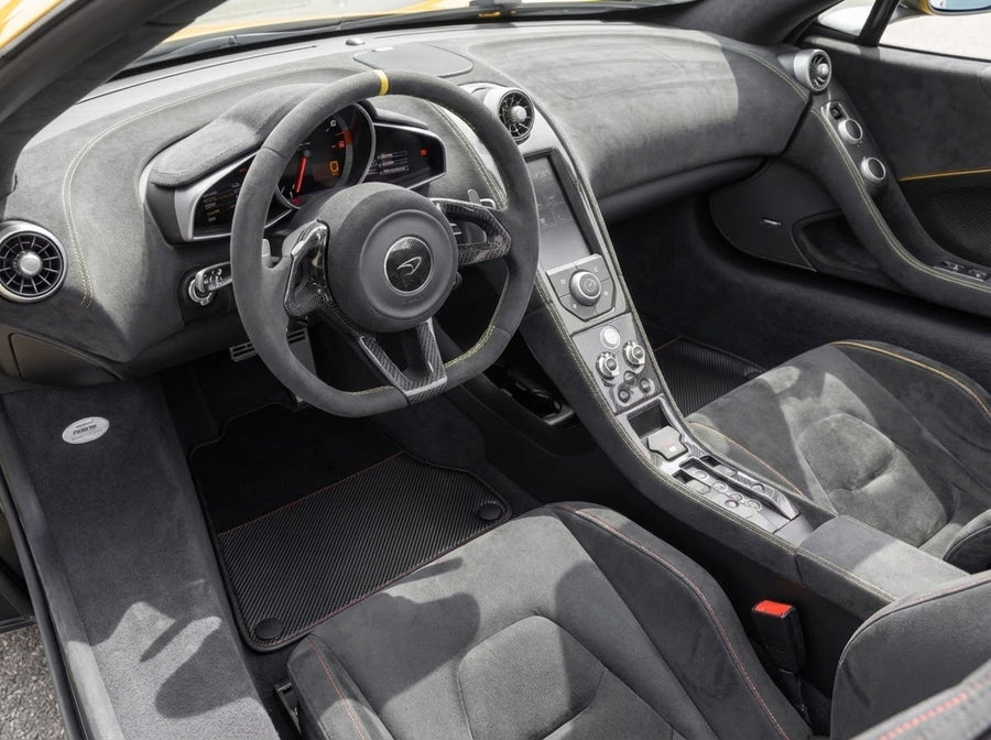 سجاد سيارة قابل للتخصيص لمكلارين 650S (2015-2018) بسجاد أسود مصمم بتفاصيل من الكربون