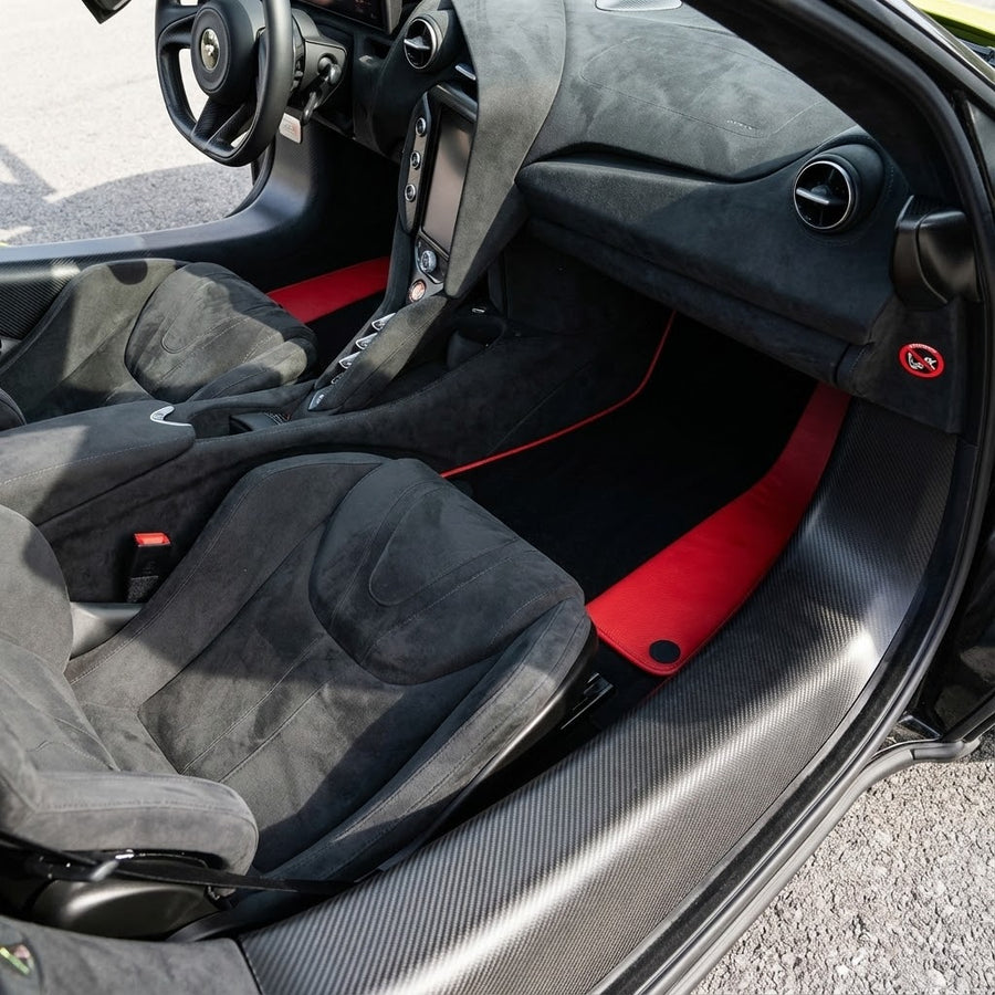 سجاد أرضي أسود لمكلارين 750S (2023-2025) مع جلد أحمر