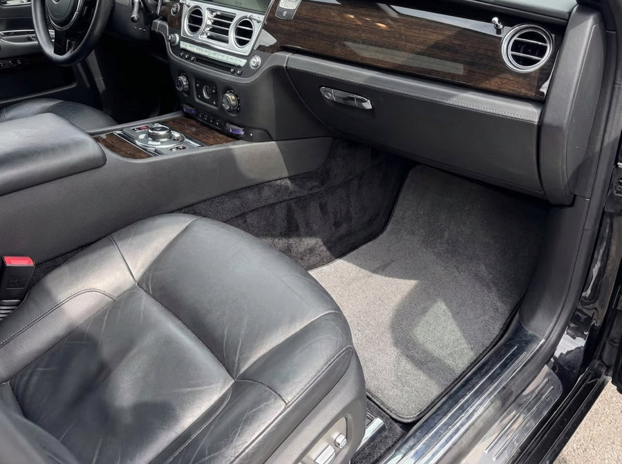 سجاد السيارات لسيارة Rolls Royce Ghost Series I (2010–2020) باللون الرمادي