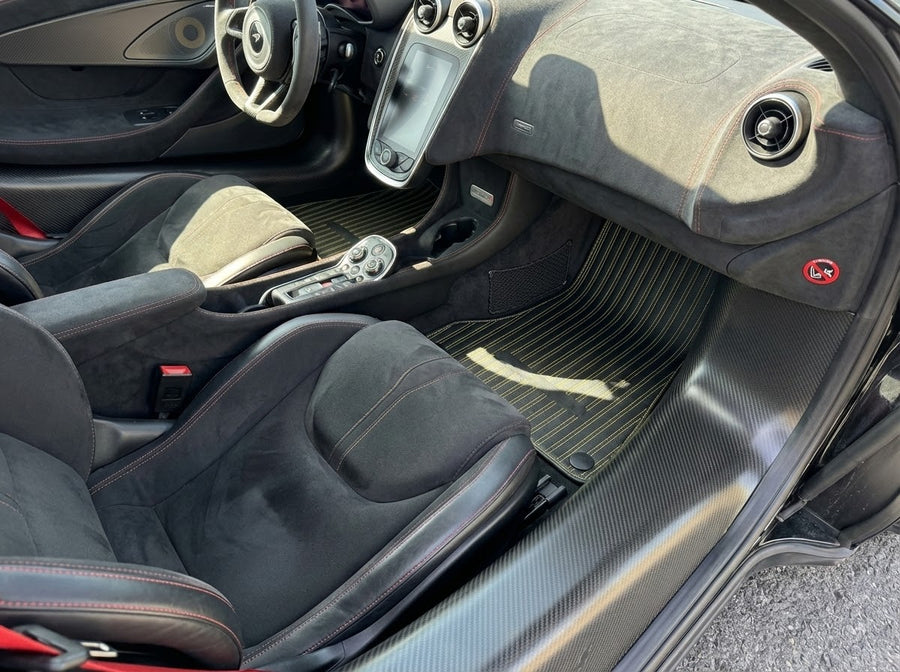 Tappetini in pelle per McLaren 600 LT (2018-2020) moquette nera su misura con cuciture gialle