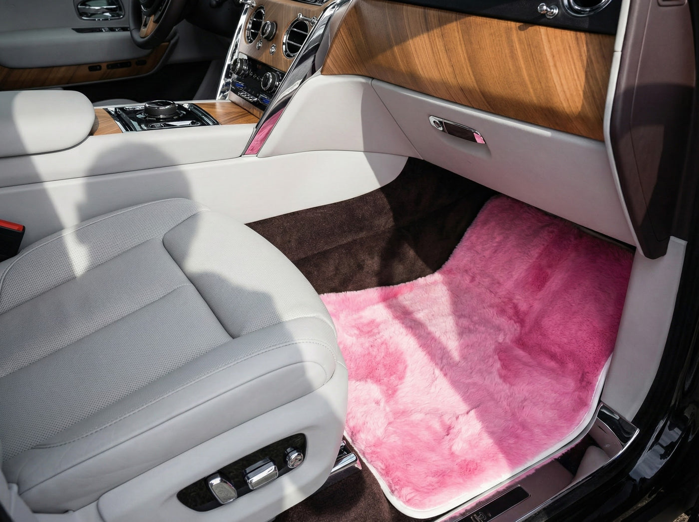 Tappetini in pelle di pecora rosa per Rolls Royce Cullinan RR31 2018-2025 Design Er56