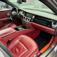 Tappetini personalizzati neri per Rolls Royce Ghost Series I (2010–2020) con pelle arancione