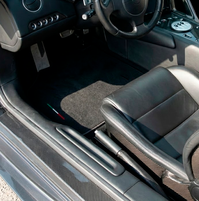 Tapis de voiture personnalisables pour Lamborghini Murcielago avec broderie de la marque AutoWin