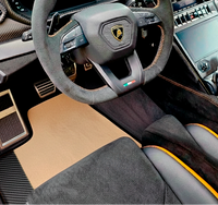 Alfombrillas beige personalizables para Lamborghini Urus Performante con cuero de carbono