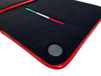 Tapis de sol noirs pour Ferrari 599 Coupe 2006-2012 avec bord rouge - AutoWin