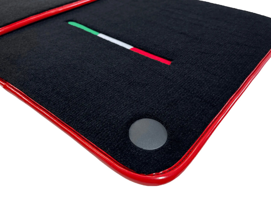 Tapis de sol noirs pour Ferrari 599 Coupe 2006-2012 avec bord rouge - AutoWin