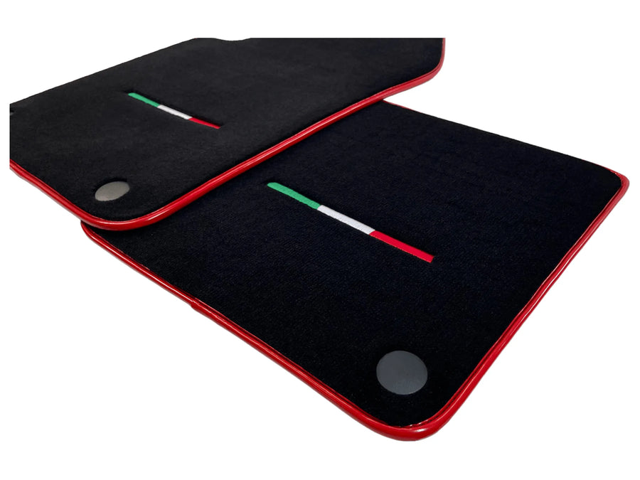 Tapis de sol noirs pour Ferrari 599 Coupe 2006-2012 avec bord rouge - AutoWin