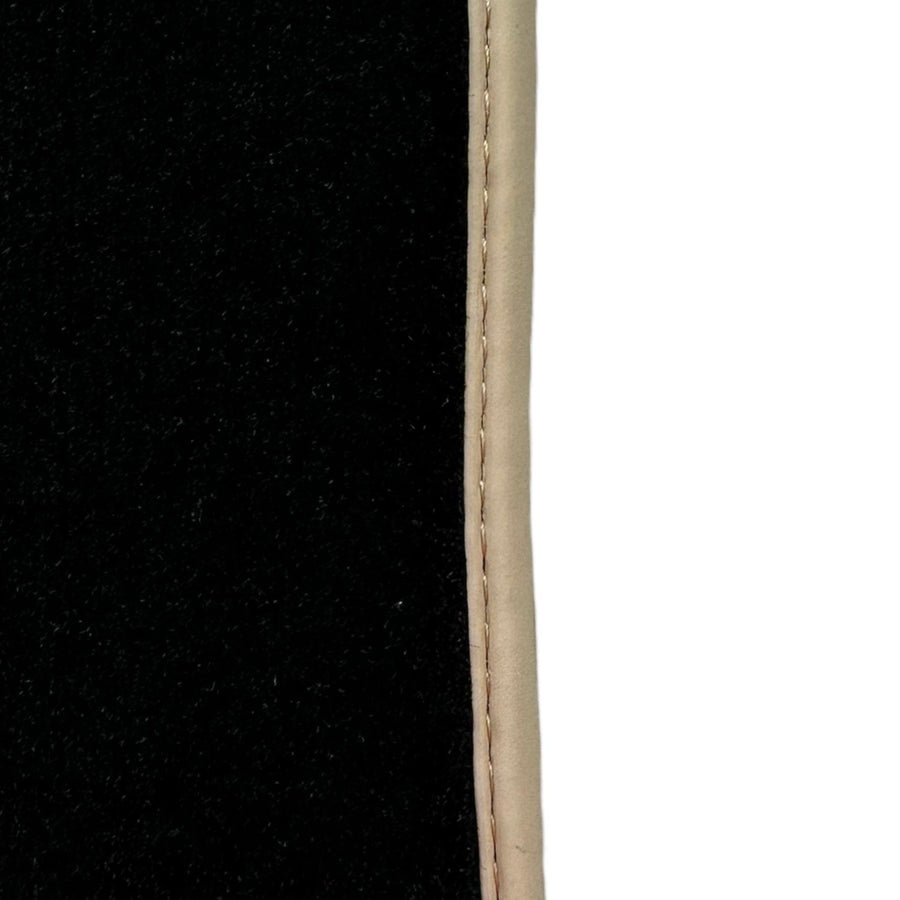 Black Floor Mats For Mitsubishi Pajero V80 (2006-2011) ER56 Design - AutoWin