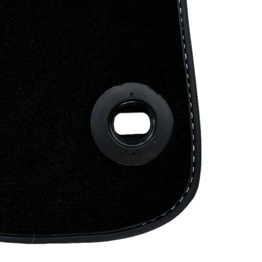 Black Floor Mats For Toyota RAV-4 (2003-2005) - AutoWin