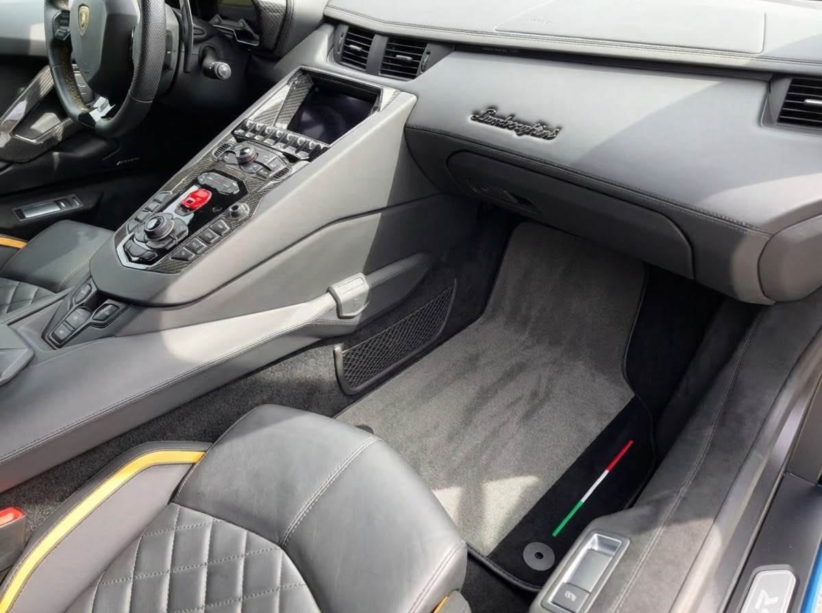 Tapis de voiture gris personnalisables pour Lamborghini Aventador en cuir Alcantara
