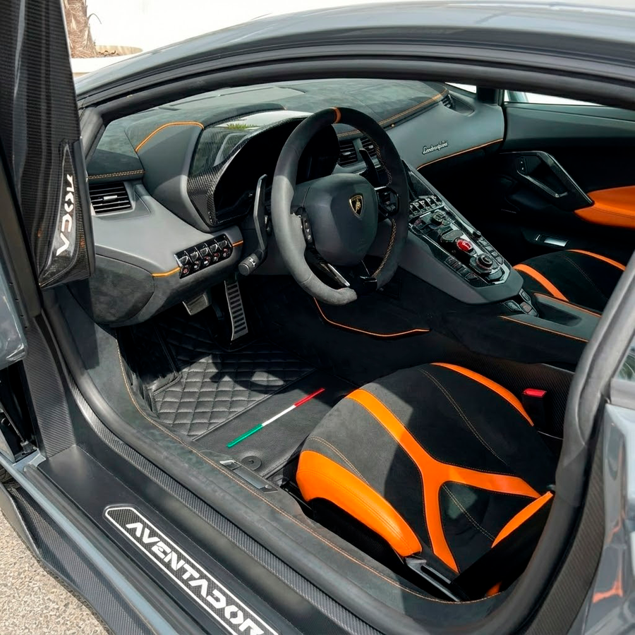 Alfombrillas de coche de cuero personalizables para Lamborghini Aventador | Costura negra